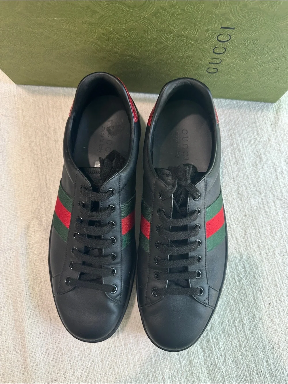 Gucci Black Leather Low-Top Sneakers with Red & Green Web